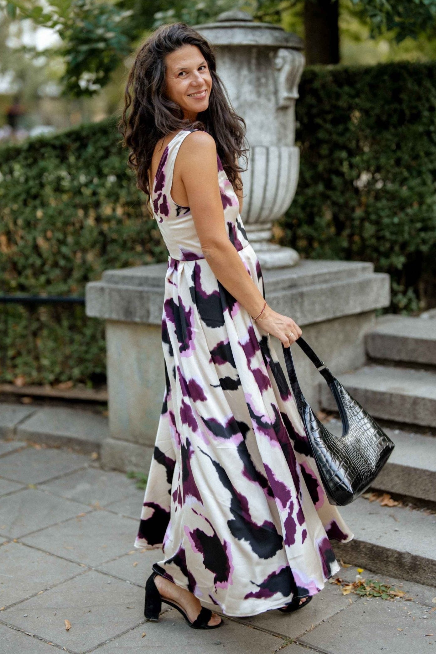 Дълга сатенена рокля Selena в пастелни цветове