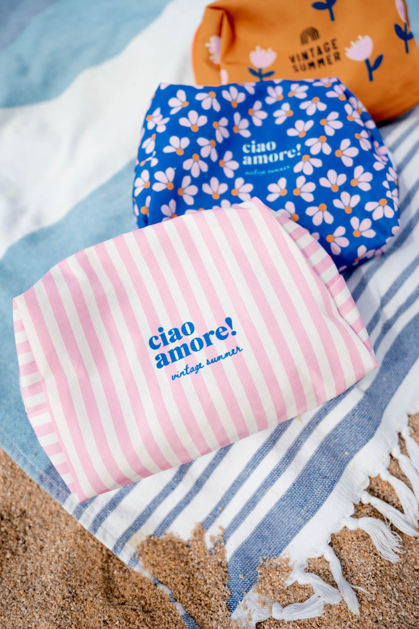 Непромокаем козметичен несесер с цветен принт