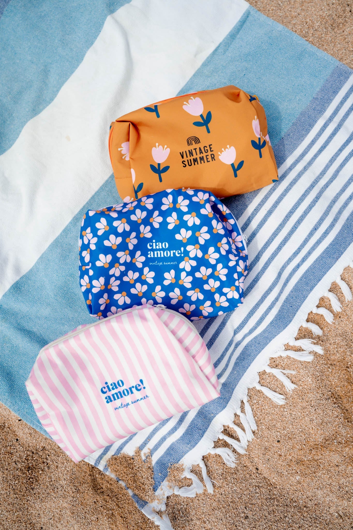 Непромокаем козметичен несесер с цветен принт