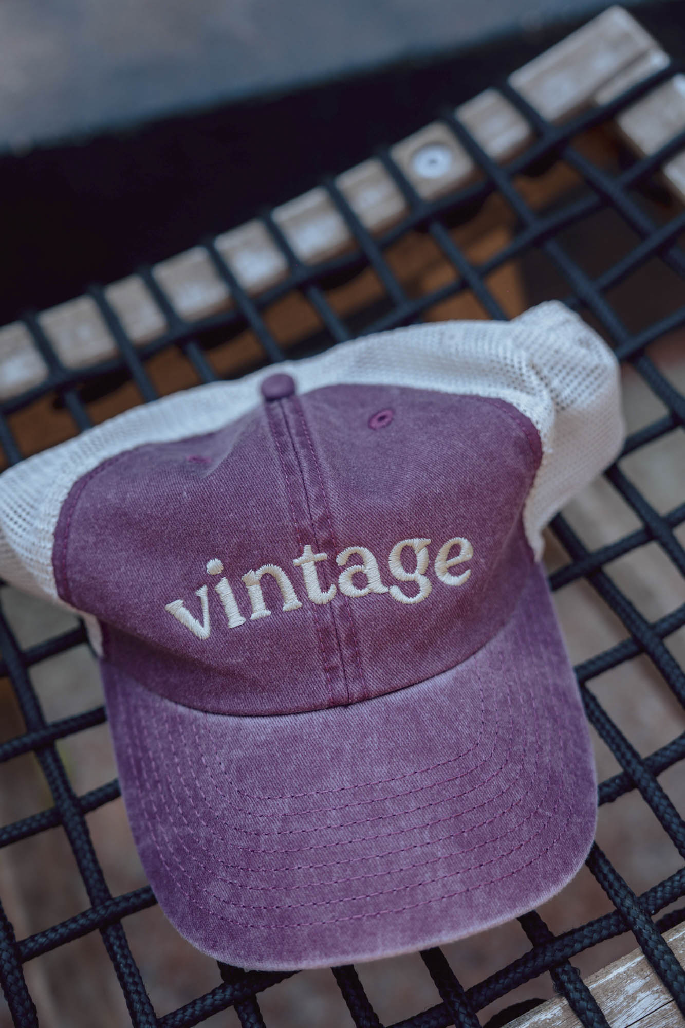 Шапка с козирка Vintage с мрежа