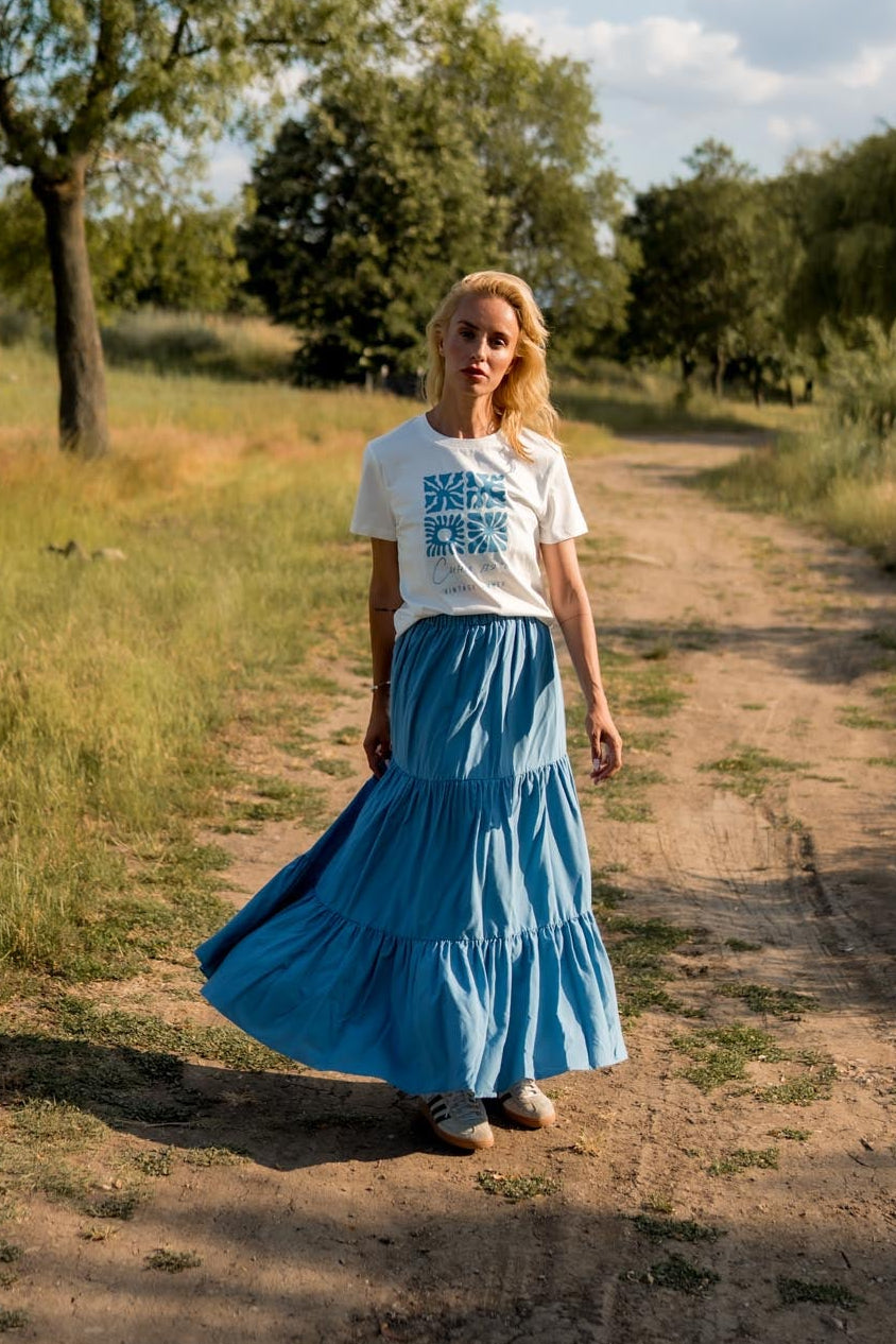 Комплект Mira в светлосиньо с еластичен топ и пола на волани