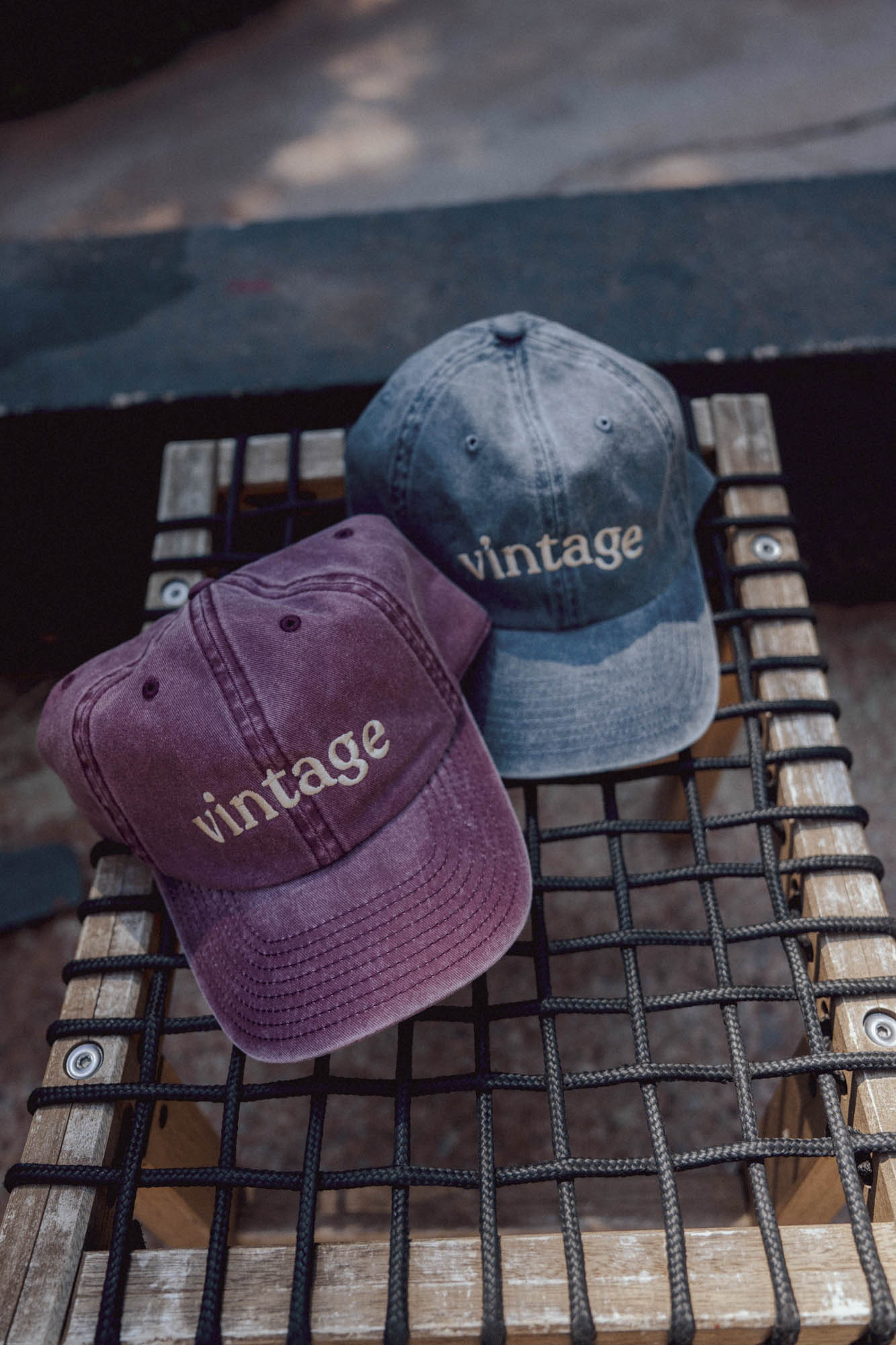 Шапка с козирка Vintage с метална закопчалка