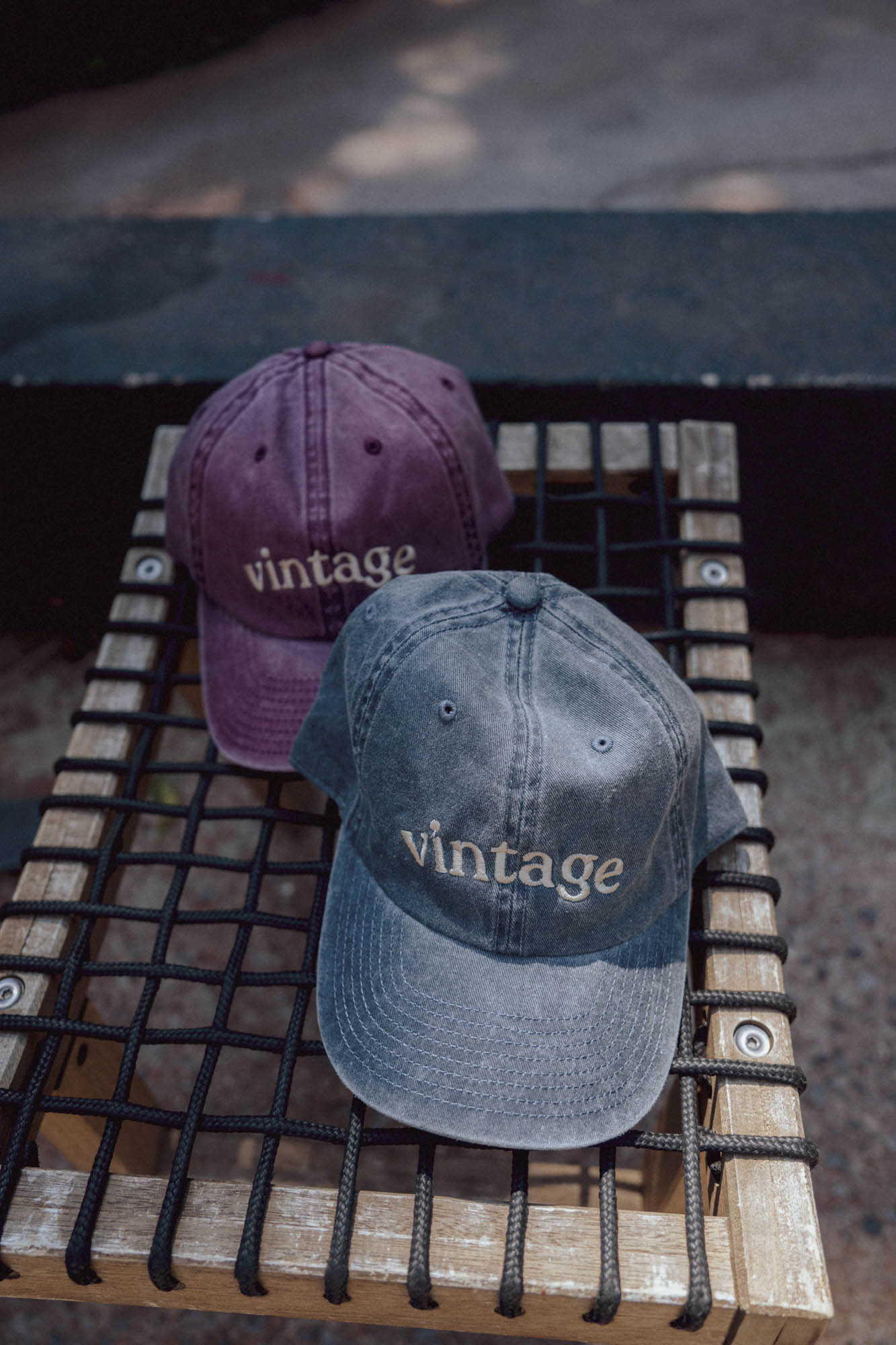 Шапка с козирка Vintage с метална закопчалка