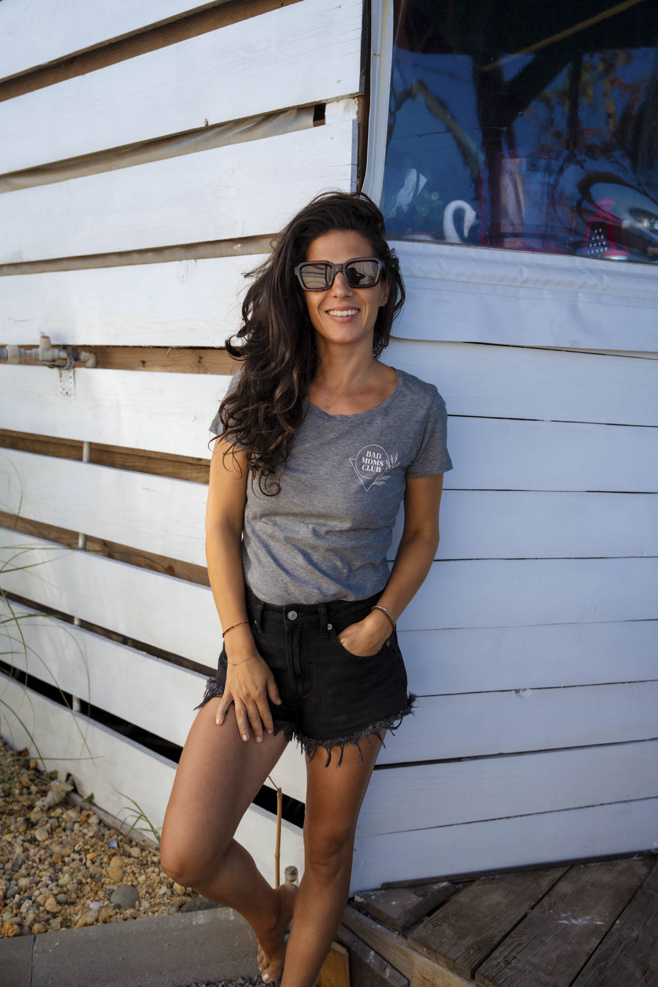 Tениска BAD MOMS CLUB в сиво