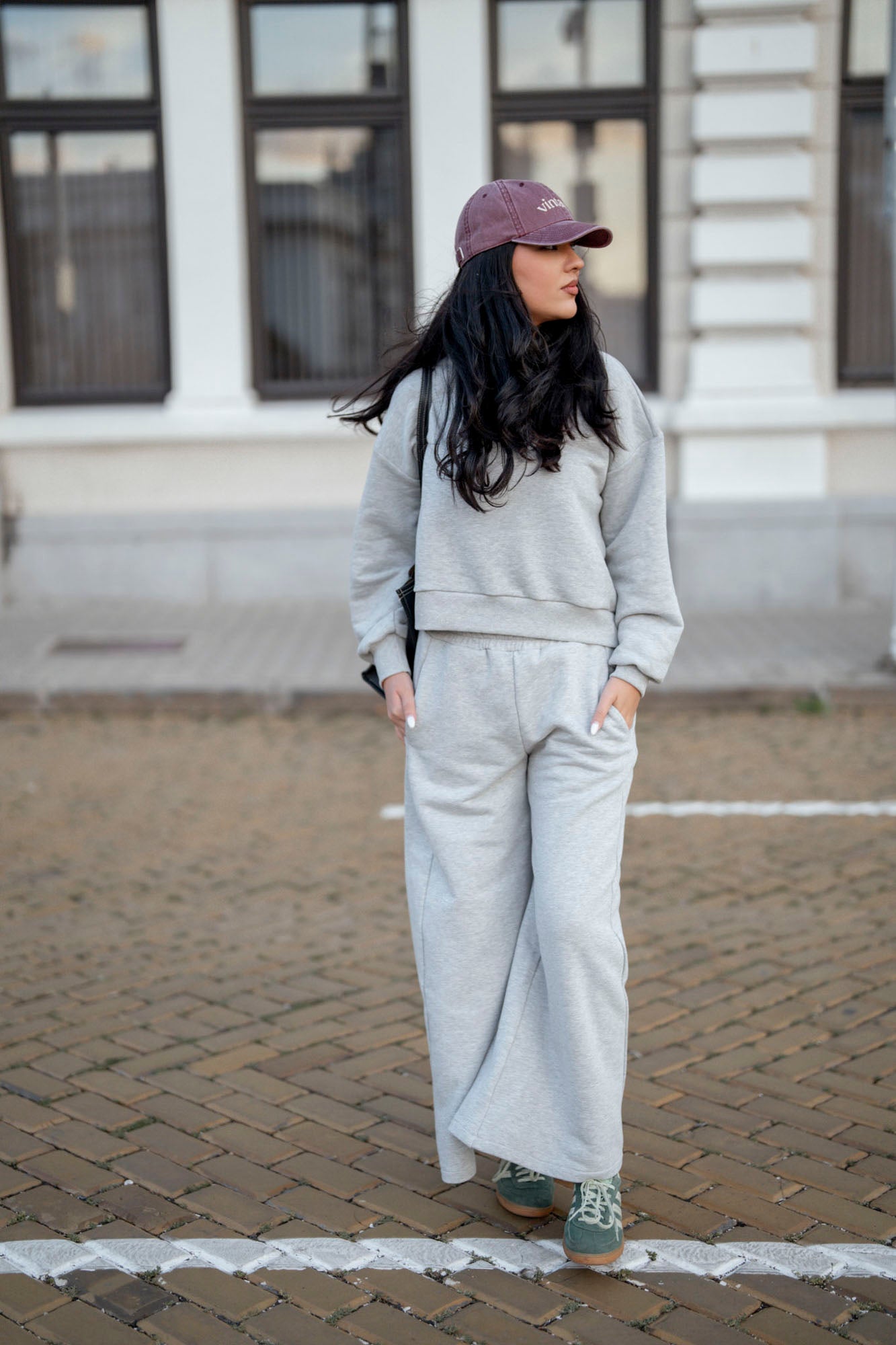 Спортен панталон в светло сиво STONE