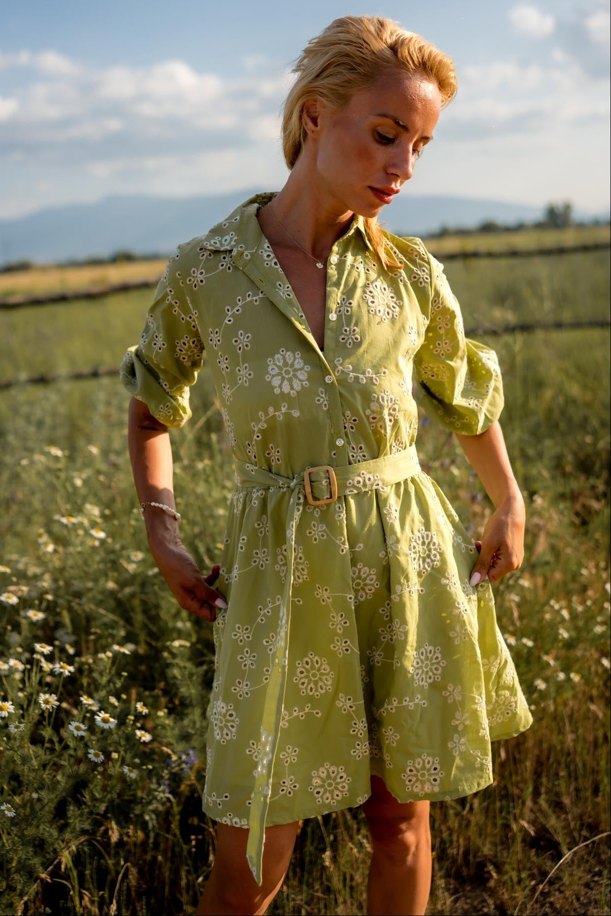 Къса зелена рокля риза с бродерия LISA