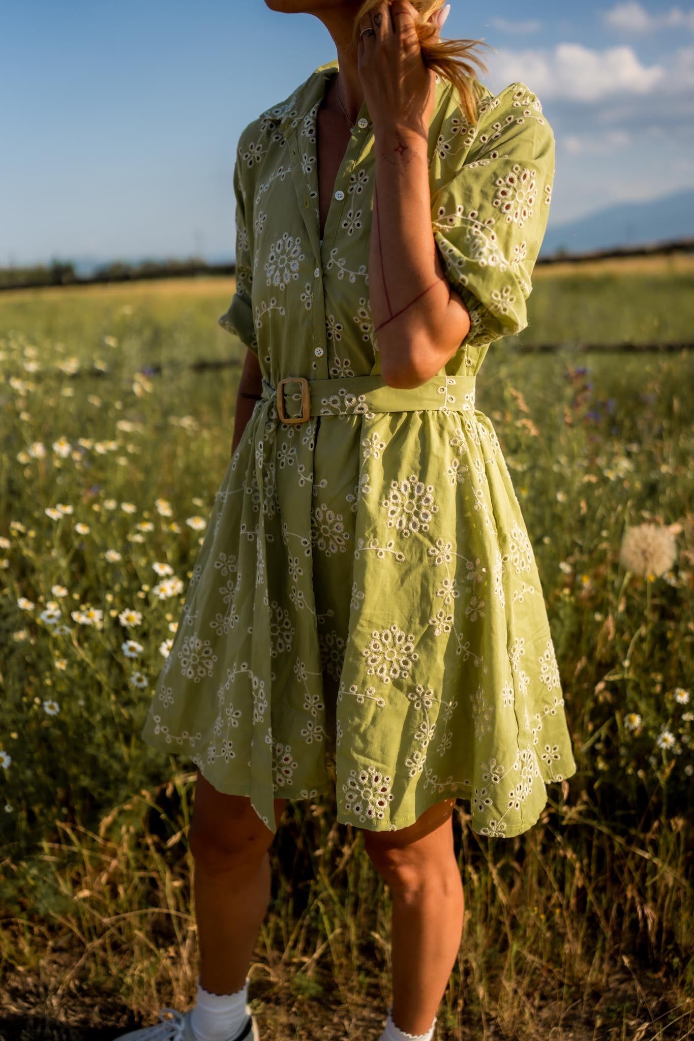 Къса зелена рокля риза с бродерия LISA