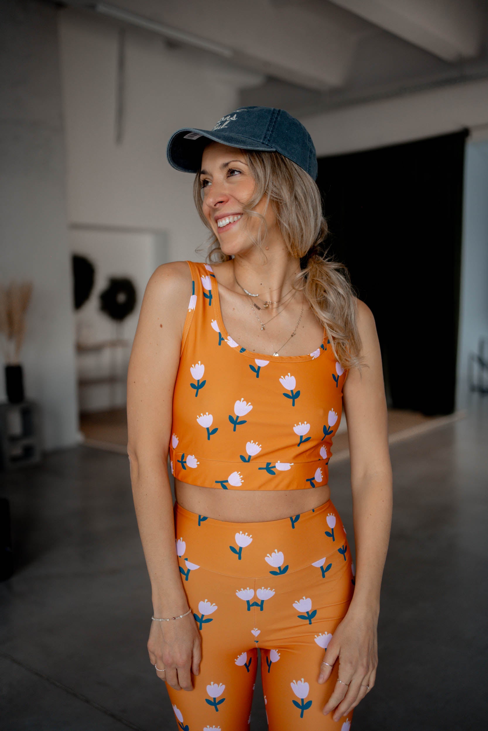 Спортен клин и топ с принт на цветя