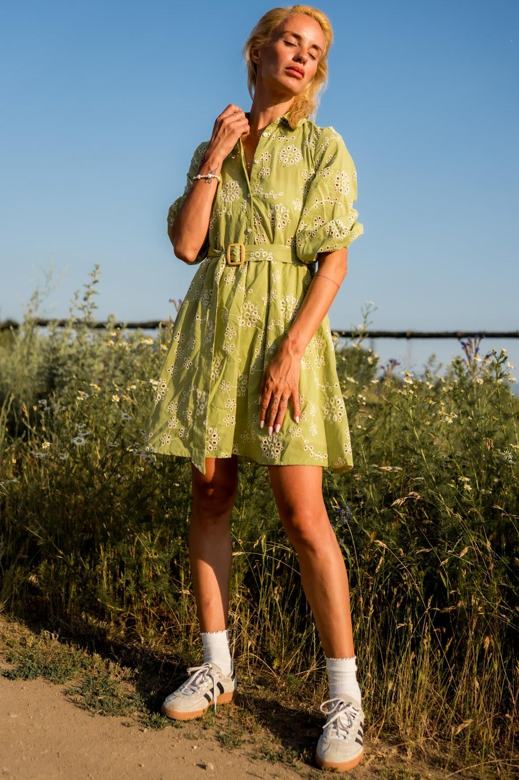 Къса зелена рокля риза с бродерия LISA