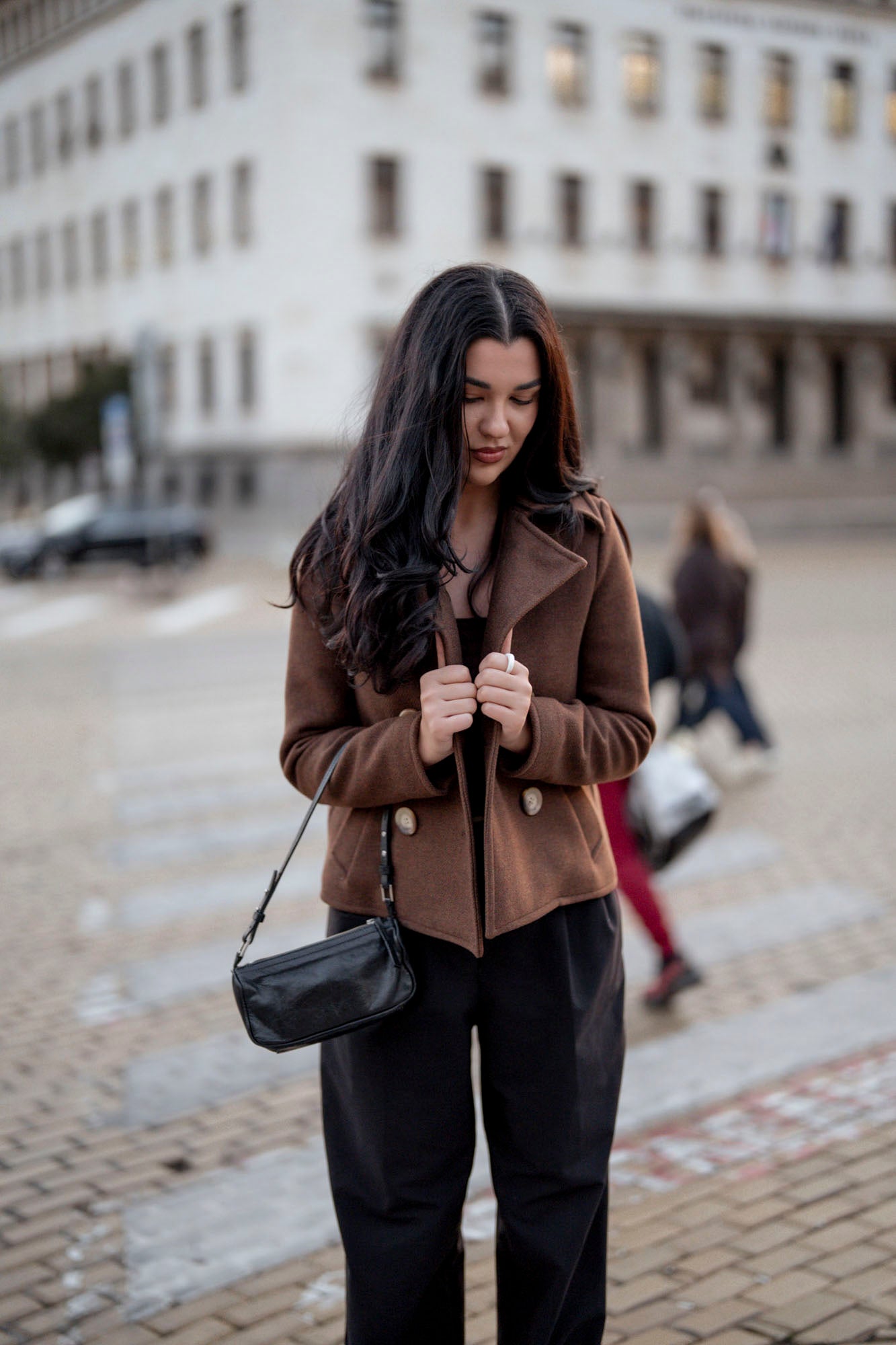 Късо кафяво палто Zoé от премиум вълна