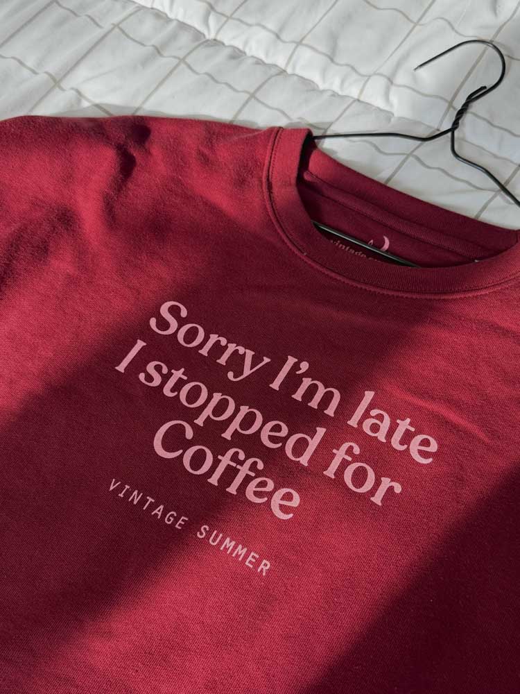 Бордо блуза Sorry I'm Late I stopped for coffee