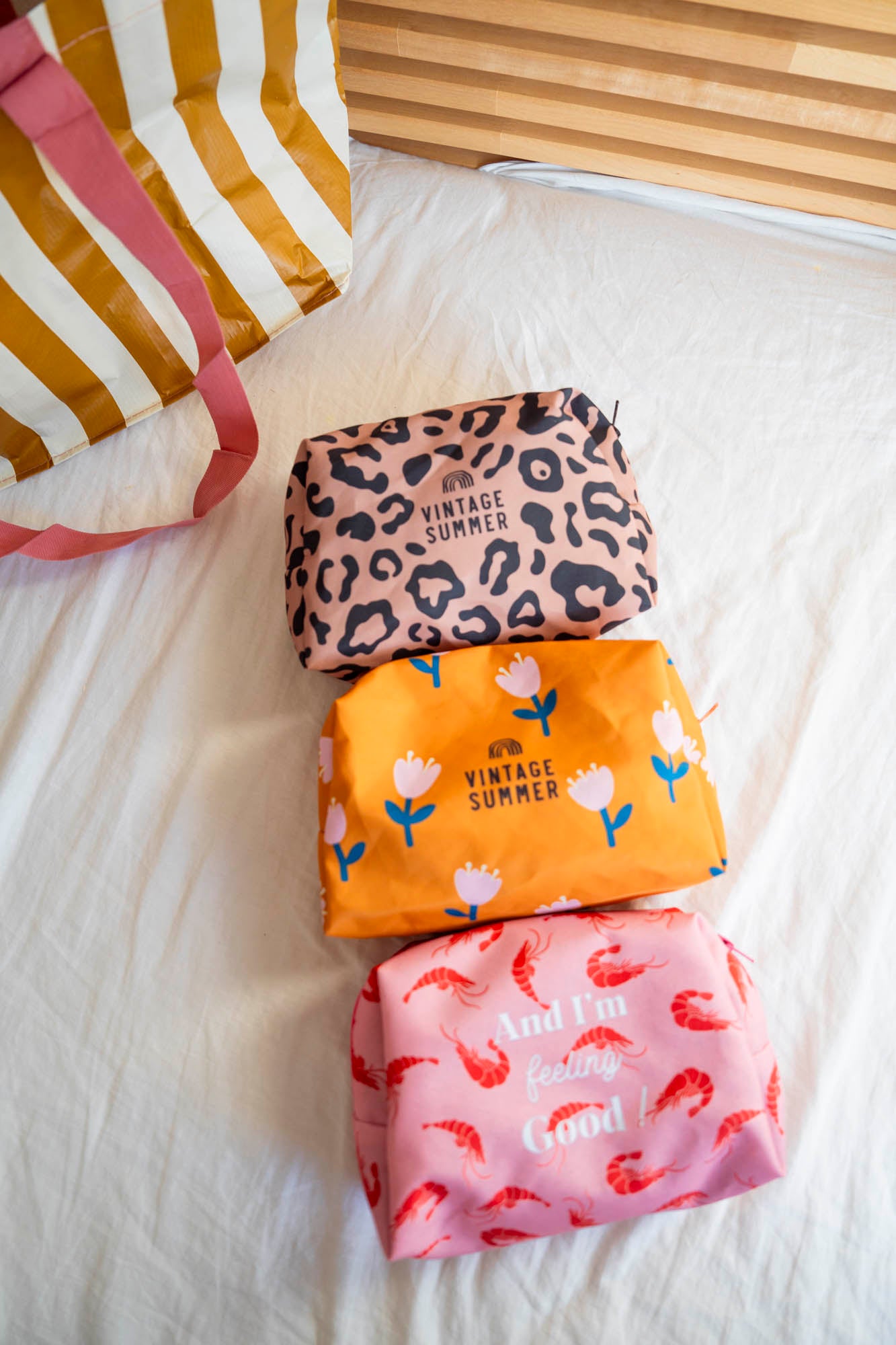 Непромокаем козметичен несесер с цветен принт