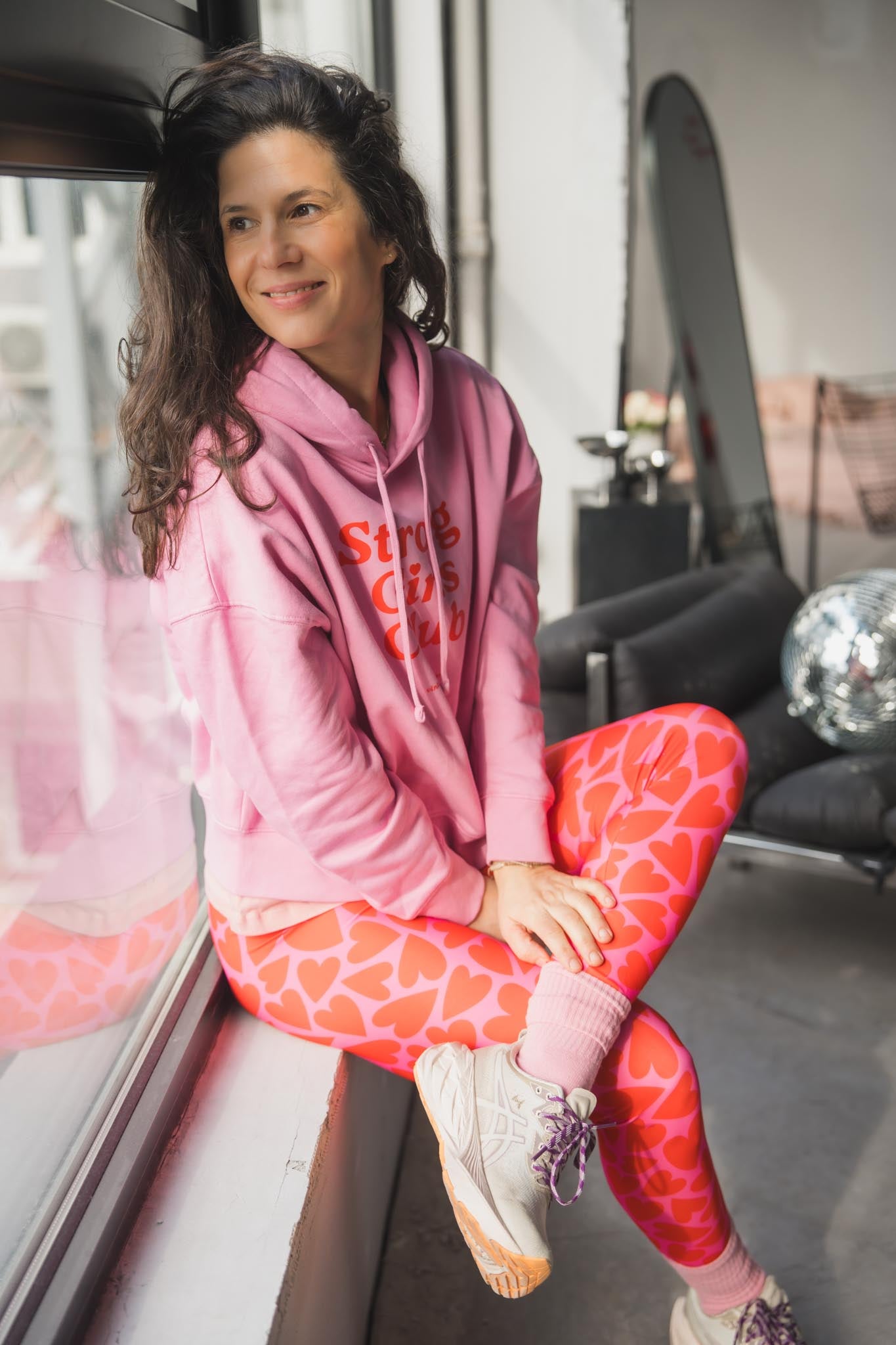 Розов суитшърт Strong Girls Club с качулка