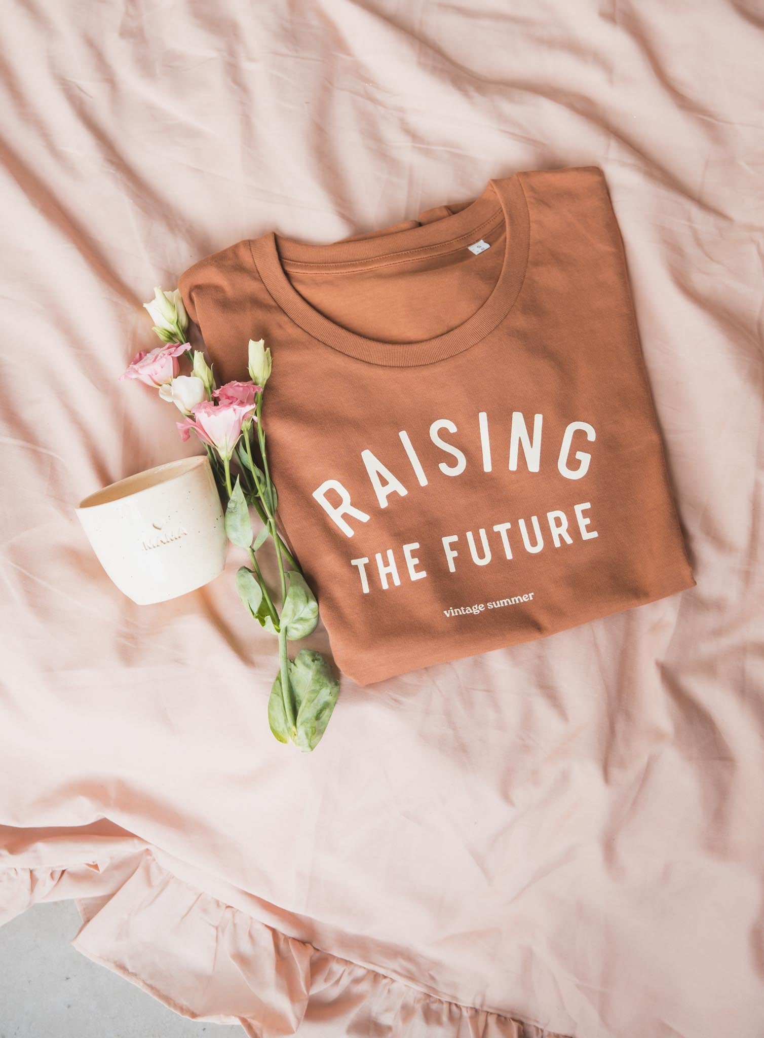 Подаръчната кутия “Raising the Future