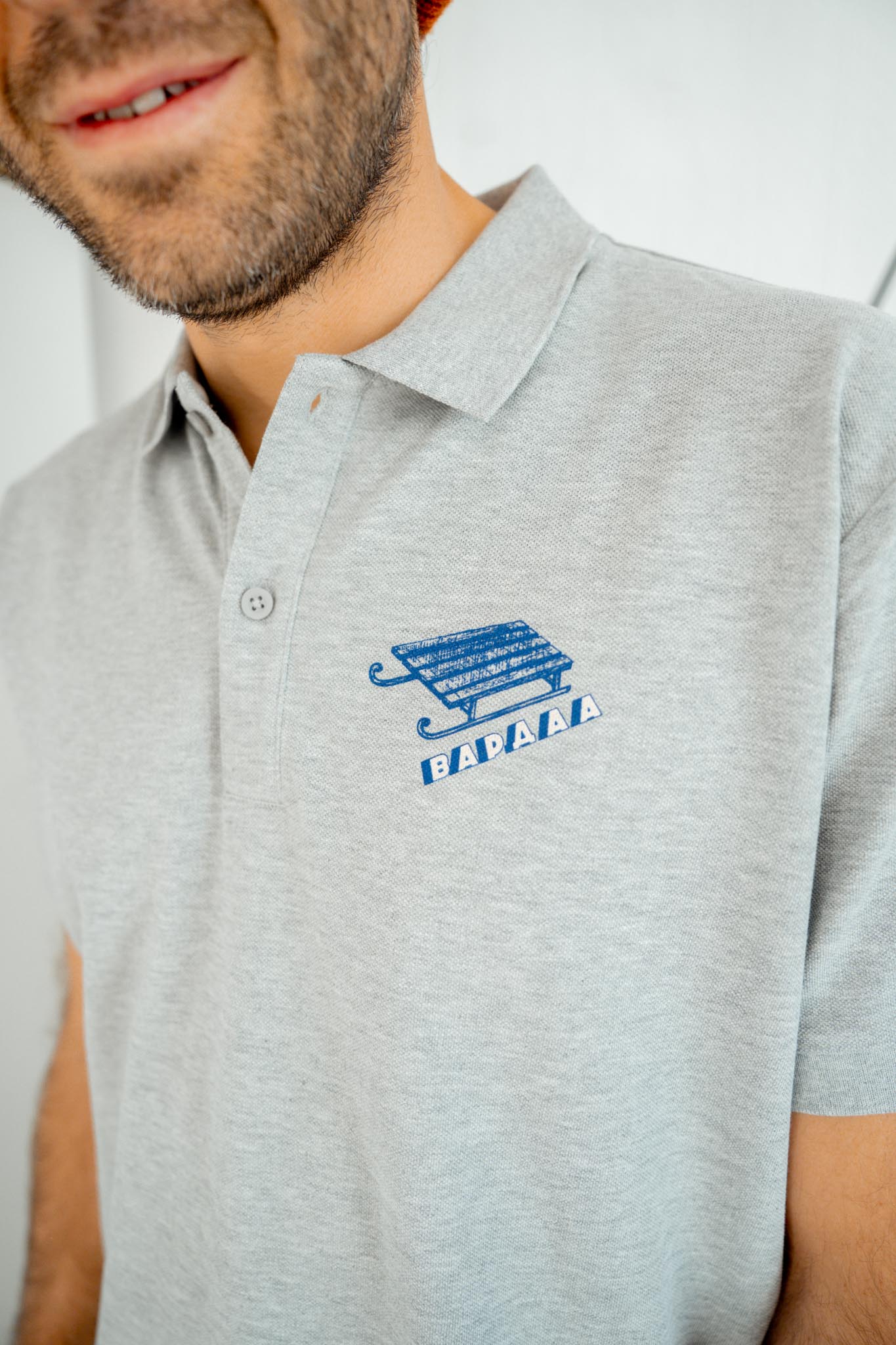 Сива мъжка поло тениска с яка „ВАРДА“