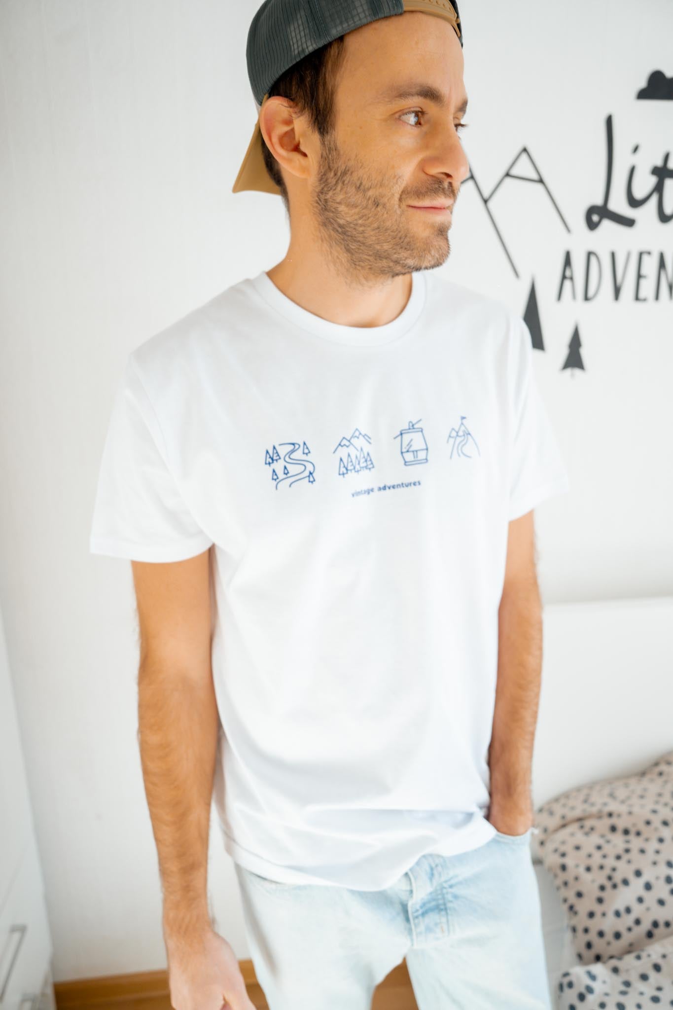 Бяла мъжка тениска Vintage Adventures