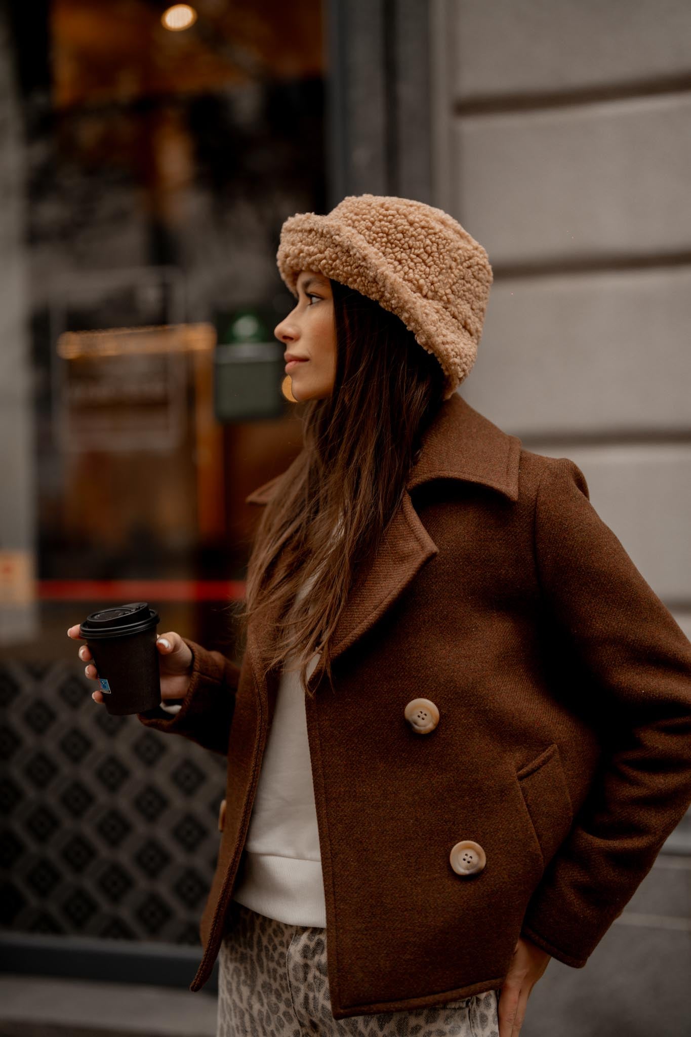 Късо кафяво палто Zoé от премиум вълна