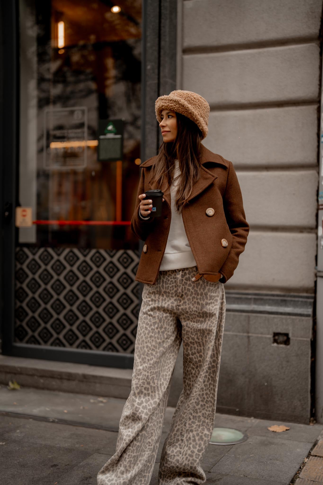 Късо кафяво палто Zoé от премиум вълна