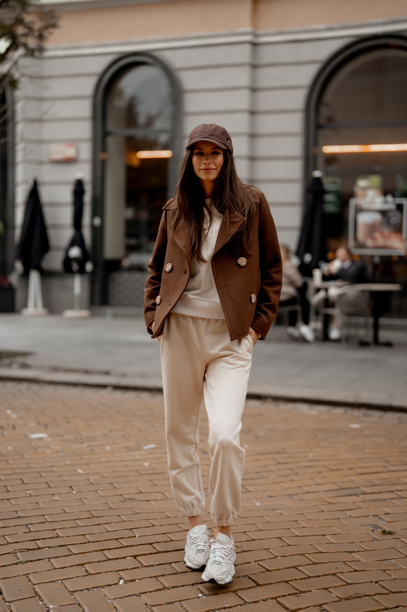 Късо кафяво палто Zoé от премиум вълна