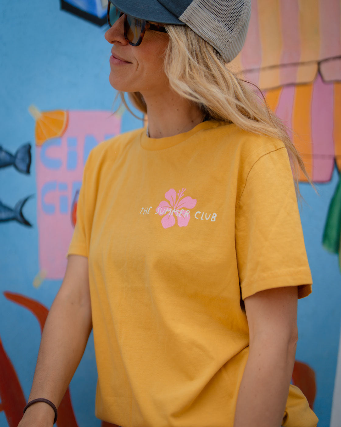 Широка жълта тениска Summer club