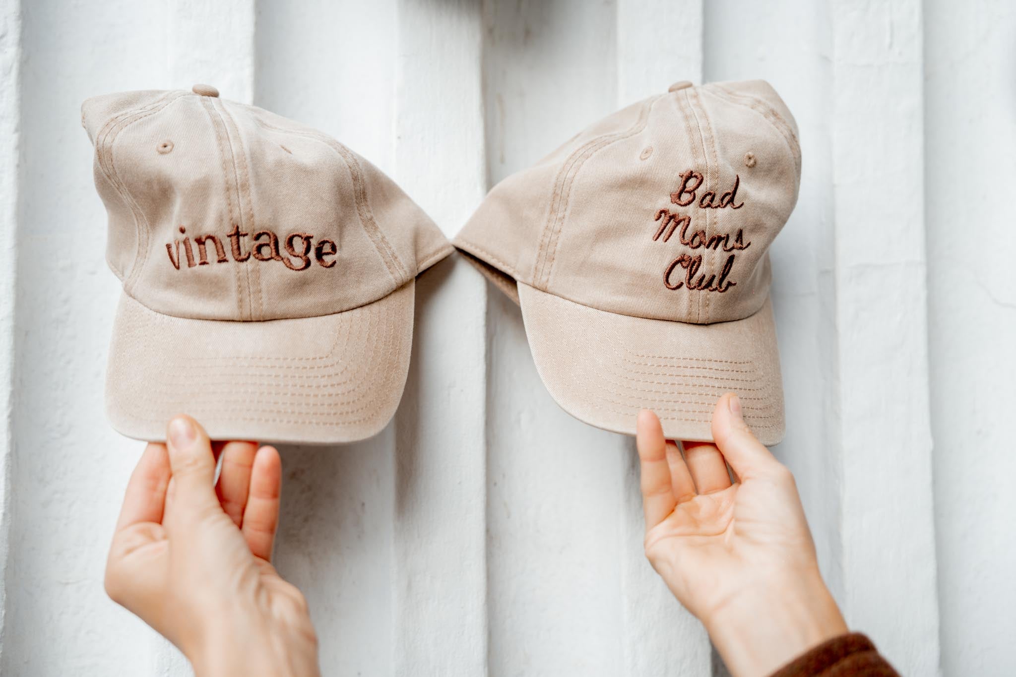 Шапка с козирка Vintage с метална закопчалка