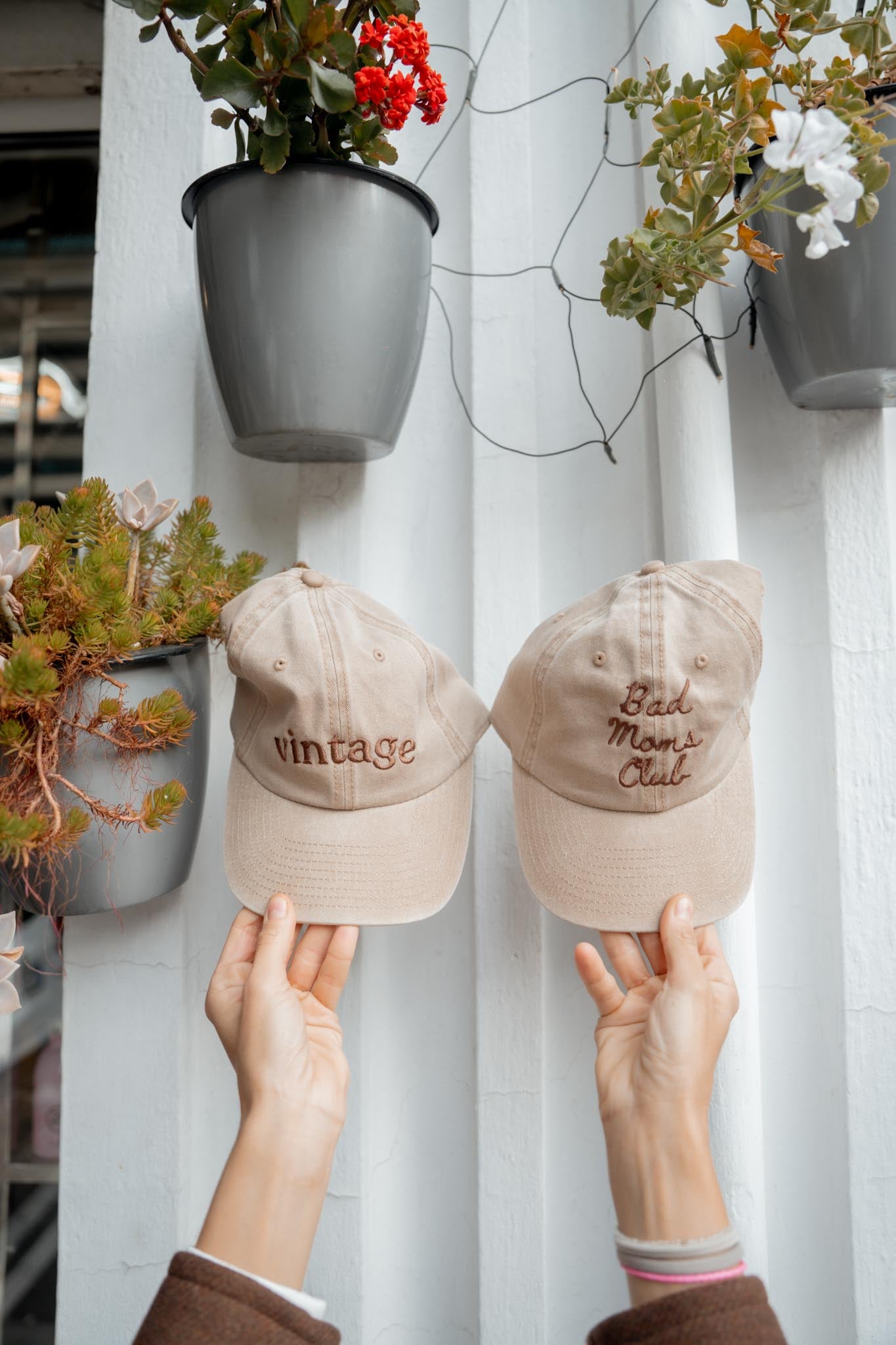 Шапка с козирка BAD MOMS CLUB