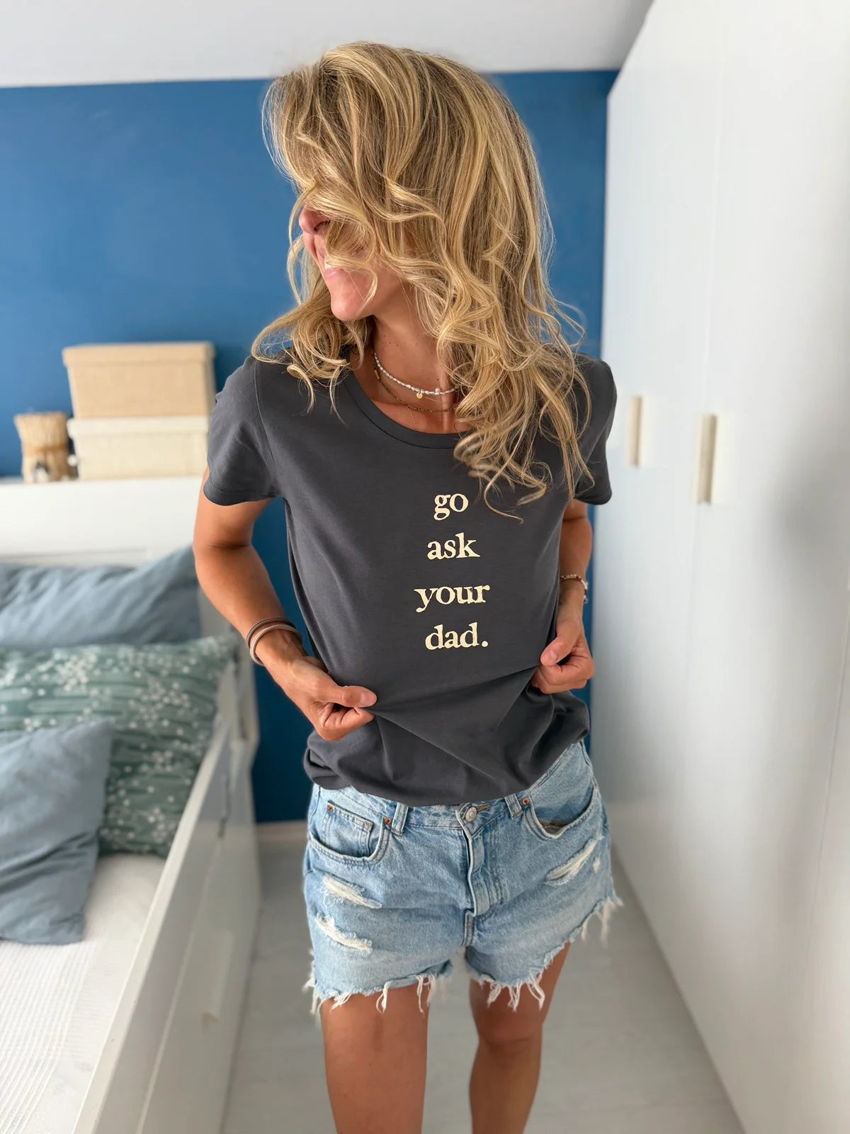 Сива широка тениска Go Ask Your Dad