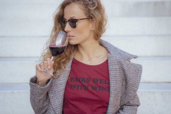 Тениска Pairs well with wine